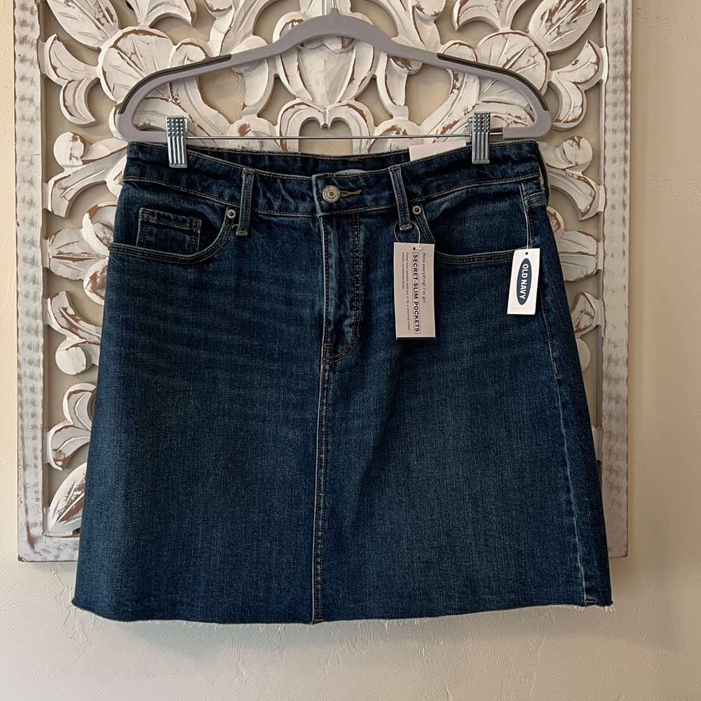 NWT Old Navy Women’s High-Waisted Denim Skirt w/ Secret Slim Pockets (Size 8)